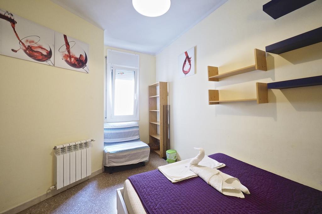 Motorsport Barcelona Hostel Exterior photo