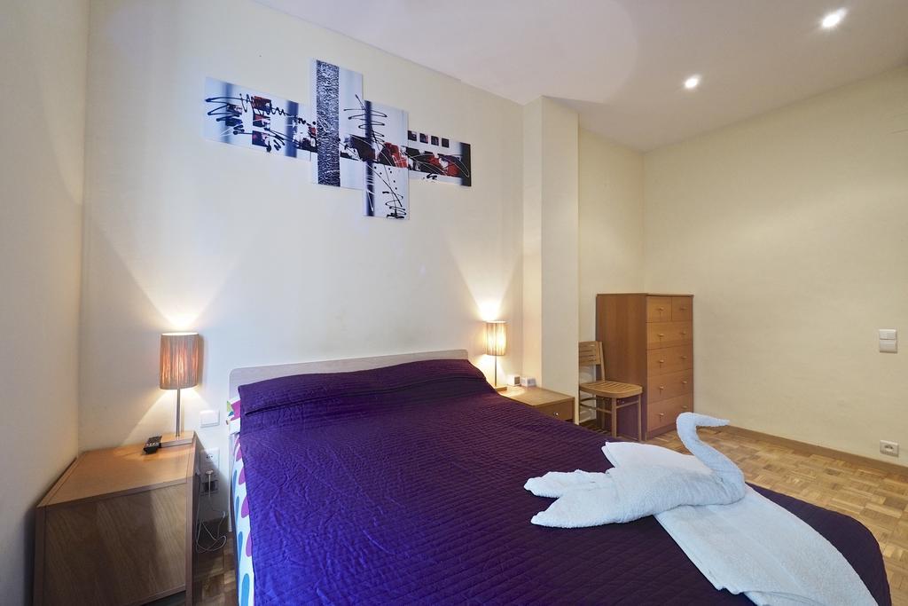 Motorsport Barcelona Hostel Exterior photo