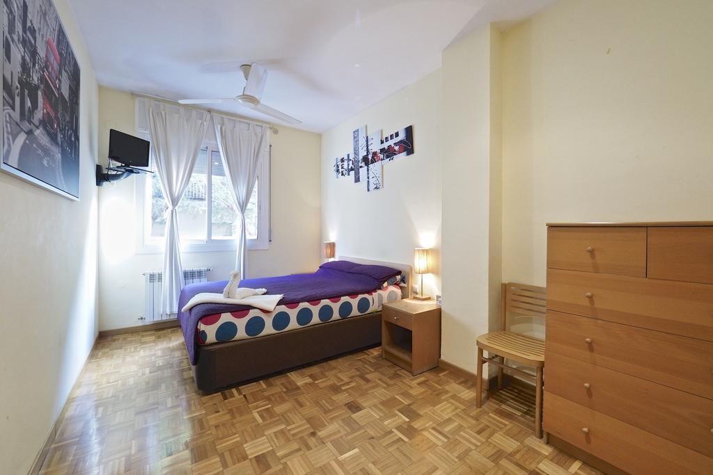 Motorsport Barcelona Hostel Exterior photo