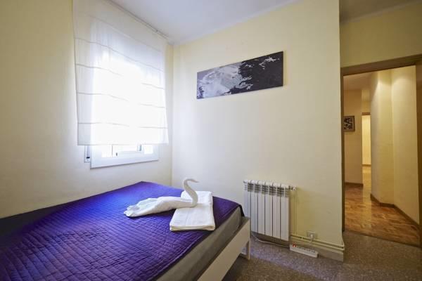 Motorsport Barcelona Hostel Exterior photo